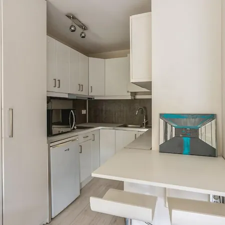Large With Pool In - Welkeys